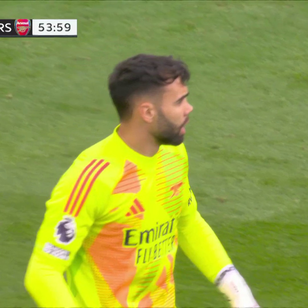 Heroics from David Raya to keep it scoreless at Villa Park! 😱 📺 USA Network