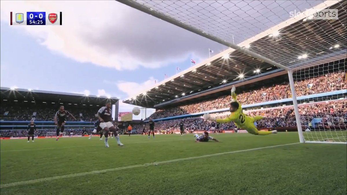 WHAT. A. SAVE. World-class from David Raya! 🙌
