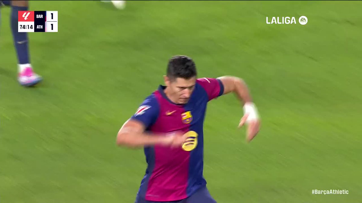 Robert. Lewandowski. 👏 #LaLigaHighlights