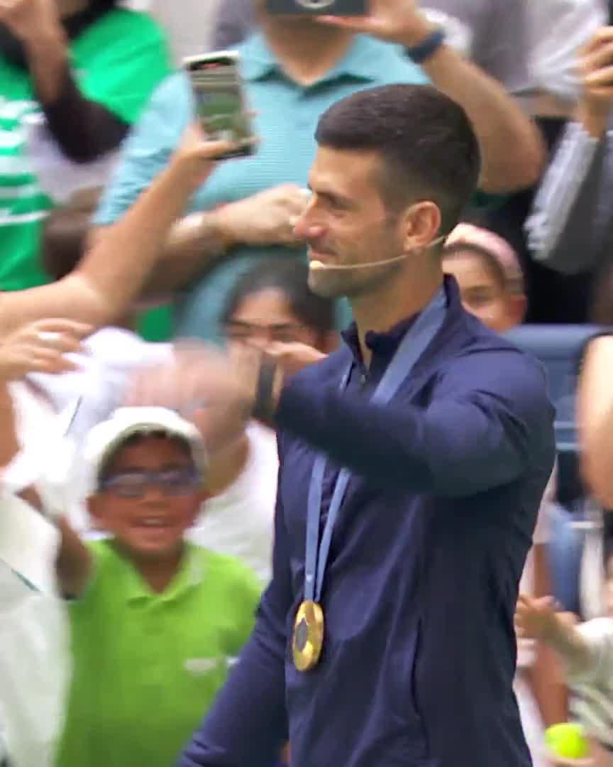 Novak Djokovic walks on court with his Olympic gold medal! 🥇