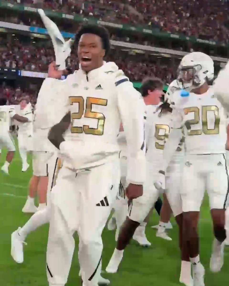 What a way to start the college football season 😮‍💨