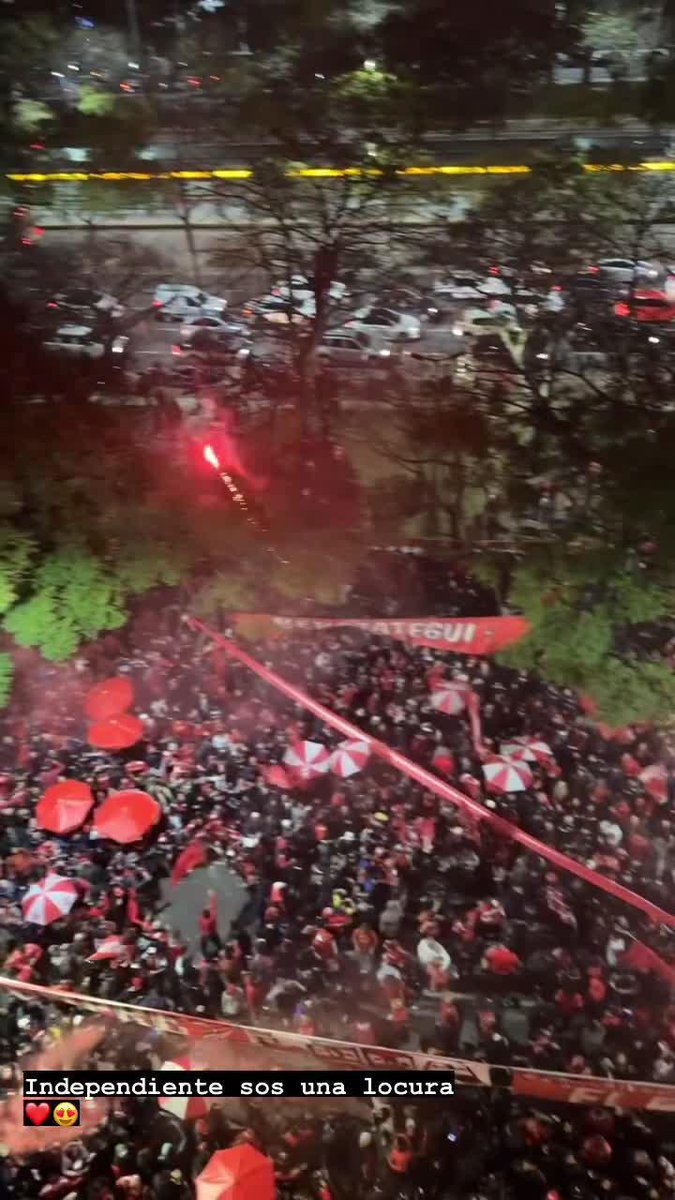 "INDEPENDIENTE SOS UNA LOCURA". Desde la óptica de Federico Mancuello, así fue el BANDERAZO DEL ROJO en la previa del Clásico de Avellaneda. 👹👹👹