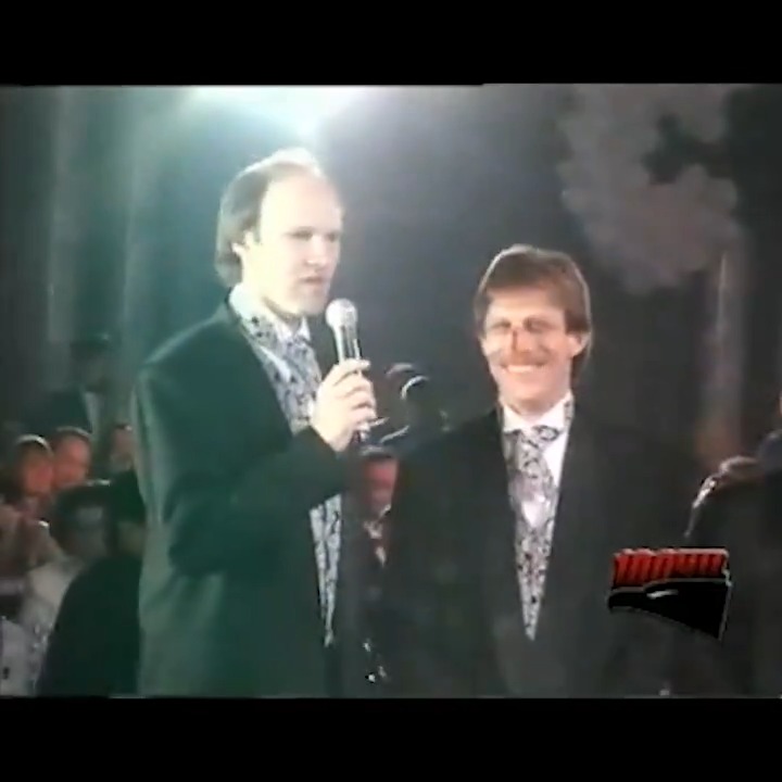 Beşiktaş Şampiyonluk Balosu, 1995. Christoph Daum, yardımcısı Roland Koch'la beraber "Beşiktaş'ım Sen Çok Yaşa" marşı söylüyor.