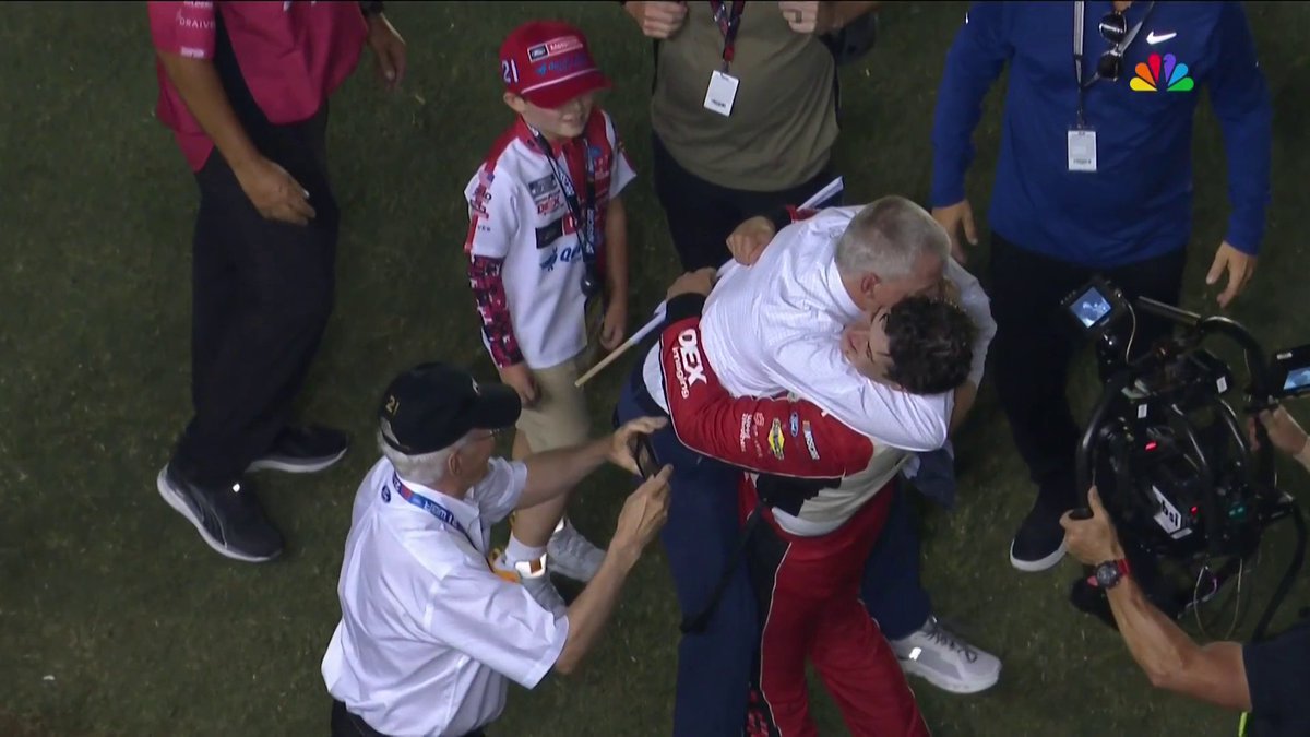 Like father, like son. Jeff Burton made it down from the broadcast booth to congratulate Harrison on his first NASCAR Cup Series win. 🥹