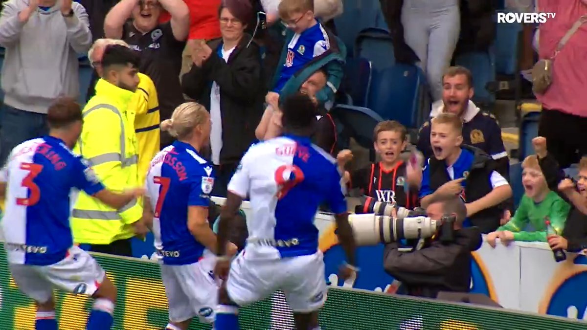 🎙️ "𝙒𝙝𝙖𝙩 𝙖 𝙜𝙤𝙧𝙜𝙚𝙤𝙪𝙨 𝙛𝙞𝙣𝙞𝙨𝙝!" 🧊 Arnór Sigurðsson fired in off the post to win it late on! #Rovers 🔵⚪️