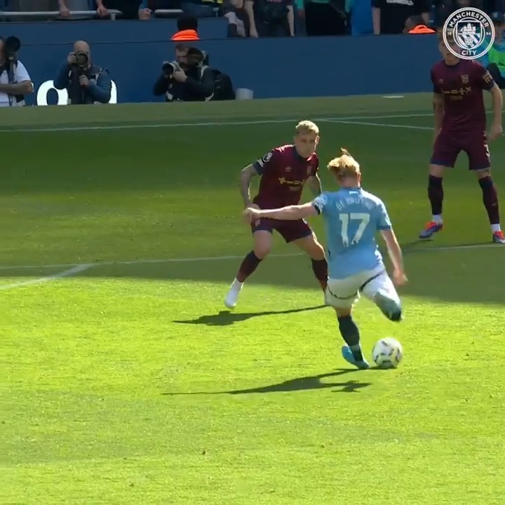 SO close from Kevin De Bruyne! 🤛⚽️