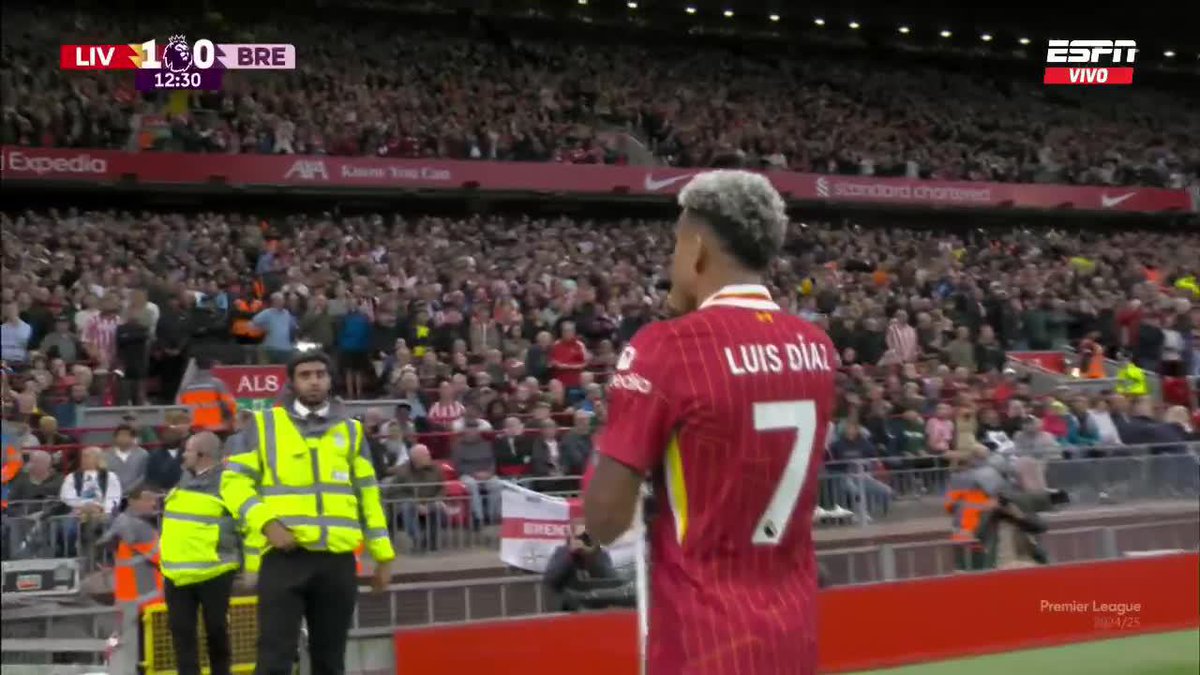 🇨🇴 GOLAZO de Luis Díaz. El colombiano marca el 1-0 de #Liverpool ante #Brentford, al 13’ 👀 Es gol 17 del extremo por Premier League en su partido 100 con los ‘reds’