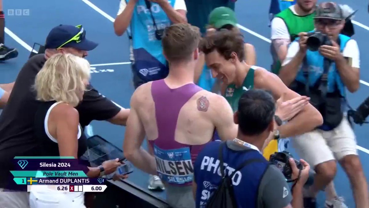 🚨 Pole vault world record!! 🚨 Armand Duplantis has added another centimetre to his record height 💪 #SilesiaDL