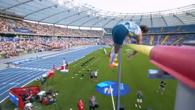 Armand Duplantis 🇸🇪 ya es sinónimo de récord mundial. Sí, volvió a establecer una nueva marca. Saltó 6,26 metros en la Diamond League y superó el récord que él mismo había firmado... hace 20 días en París 2024! Disparate total.