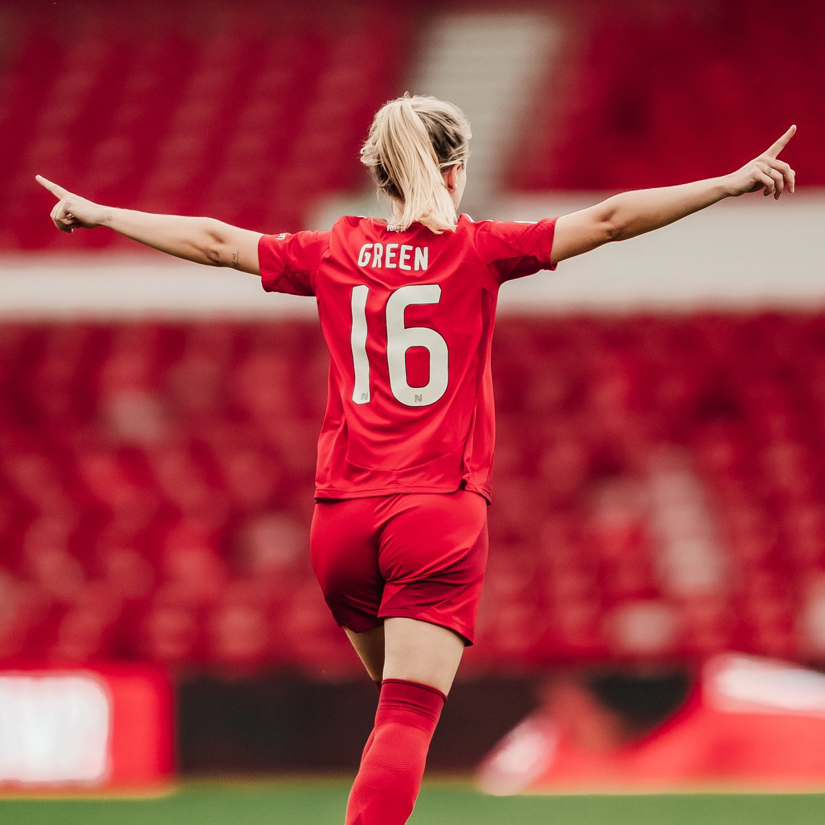 An outrageous strike at The City Ground 🚀 👏 Mollie Green