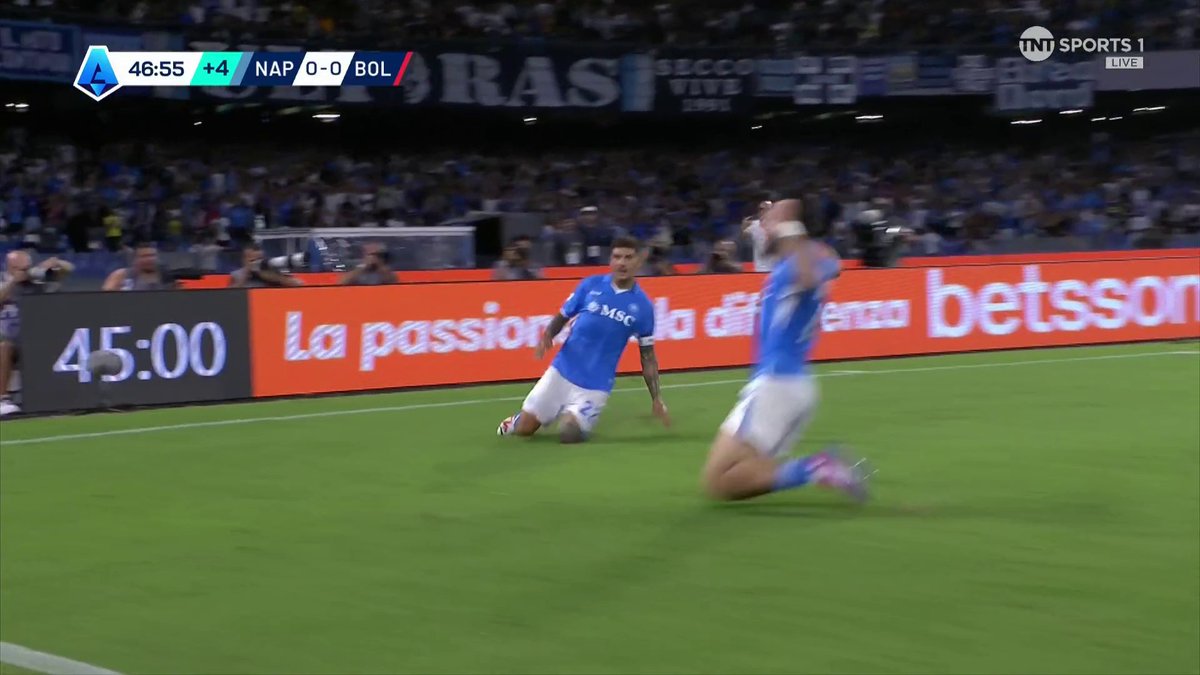 WHAT AN ASSIST FROM KVARATSKHELIA! 🪄🇬🇪 The Stadio Diego Armando Maradona enjoyed that one 🔊