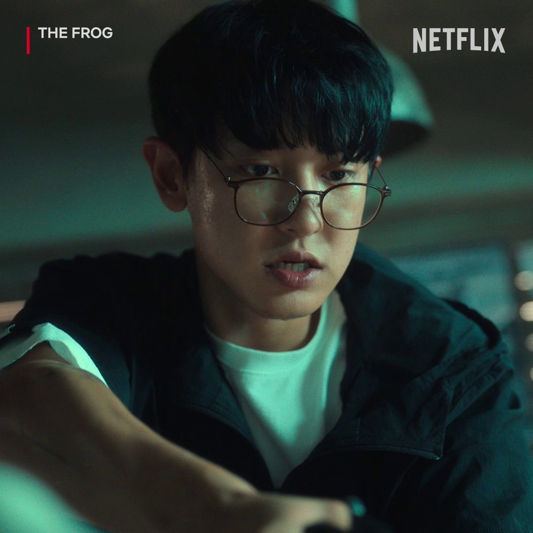 who’s the intruder now? #TheFrog #Netflix #KimYunseok #ParkChanyeol