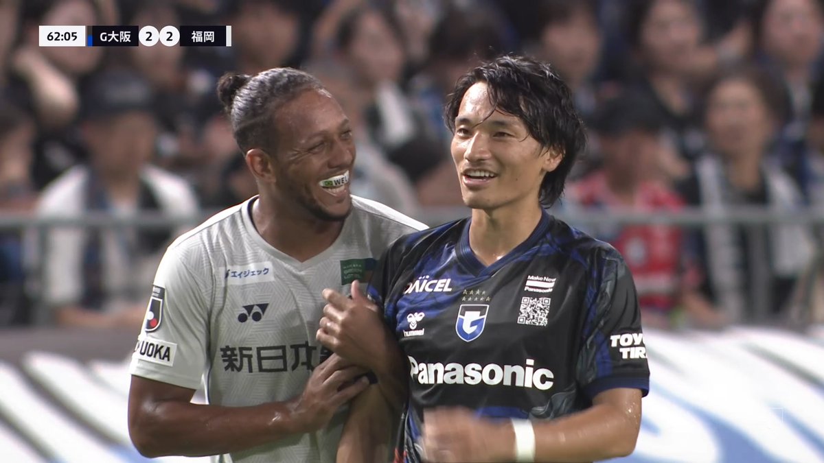Ｊリーグ11年目🇧🇷🇯🇵 アビスパ福岡 ウェリントンの コミュニケーション術🗣️ 1️⃣中谷進之介 マッチアップする相手と笑顔で 2️⃣鈴木徳真 「どっちにマークつくの？」 アビスパ福岡【公式】 中谷進之介 鈴木 徳真 #Ｊリーグ