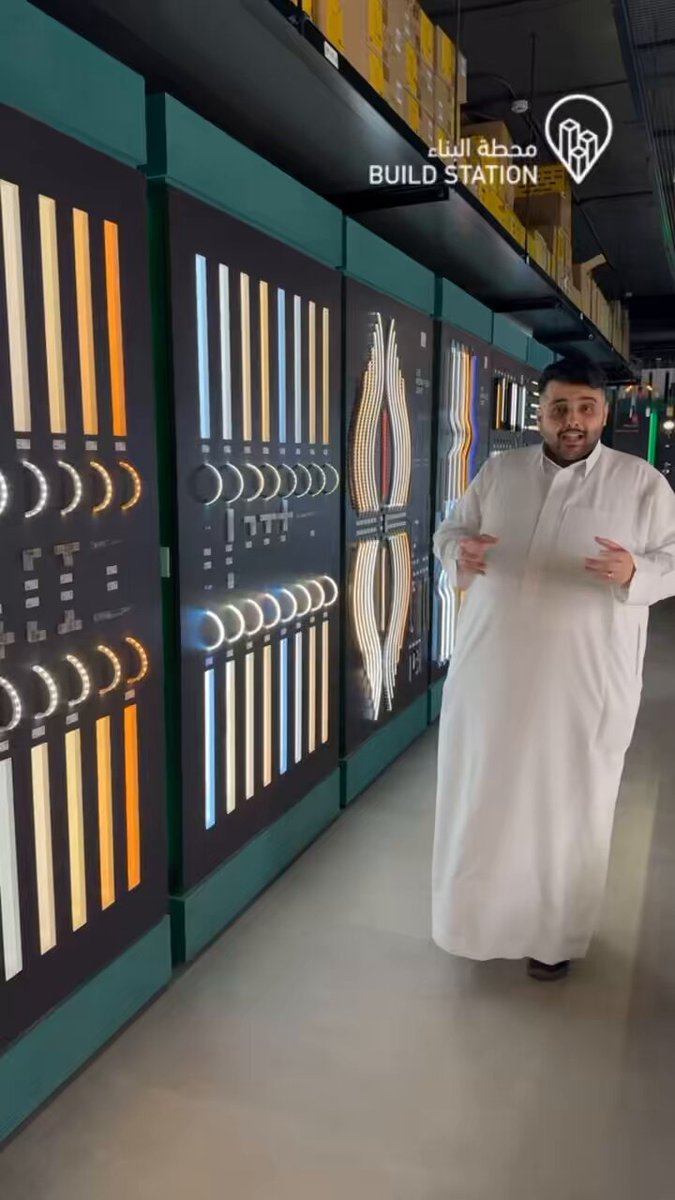 جمعنا لكم 😍 كل ماتحتاجون معرفته عن الإنارة الشريطية "الستريب لايت" في هذا الفيديو على قناتي في اليوتيوب مشاهدة ممتعة 👇🏻 ✨ مقتطفات من التغطية 👇🏻