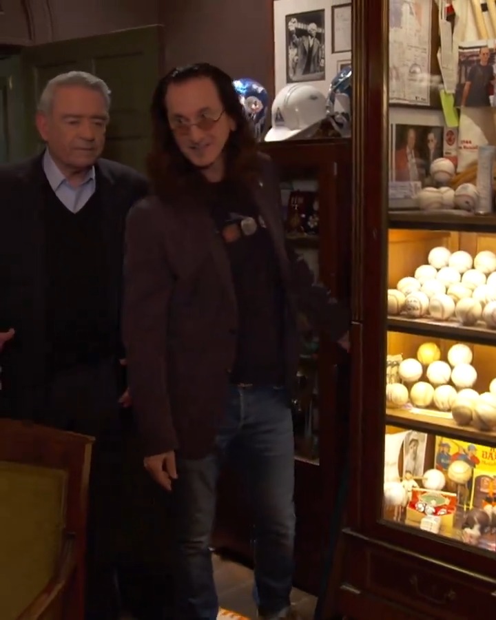 Geddy Lee has one of the world’s largest baseball memorabilia collections ⚾️ Watch as he gives us an exclusive look at his collection.