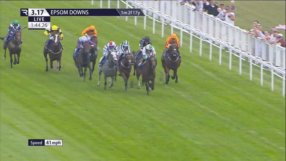 A double on the card for Hector Crouch who's riding with confidence, getting Dashinwhitesargent up to land the Robin Grossmith Memorial Handicap for the Hughie Morrison Racing yard 🔥