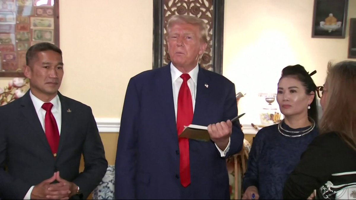 🚨Major projection alert Trump on Vice President Harris: “The truth is that she doesn't want to debate. She’s not a good debater. She’s not a smart person.”