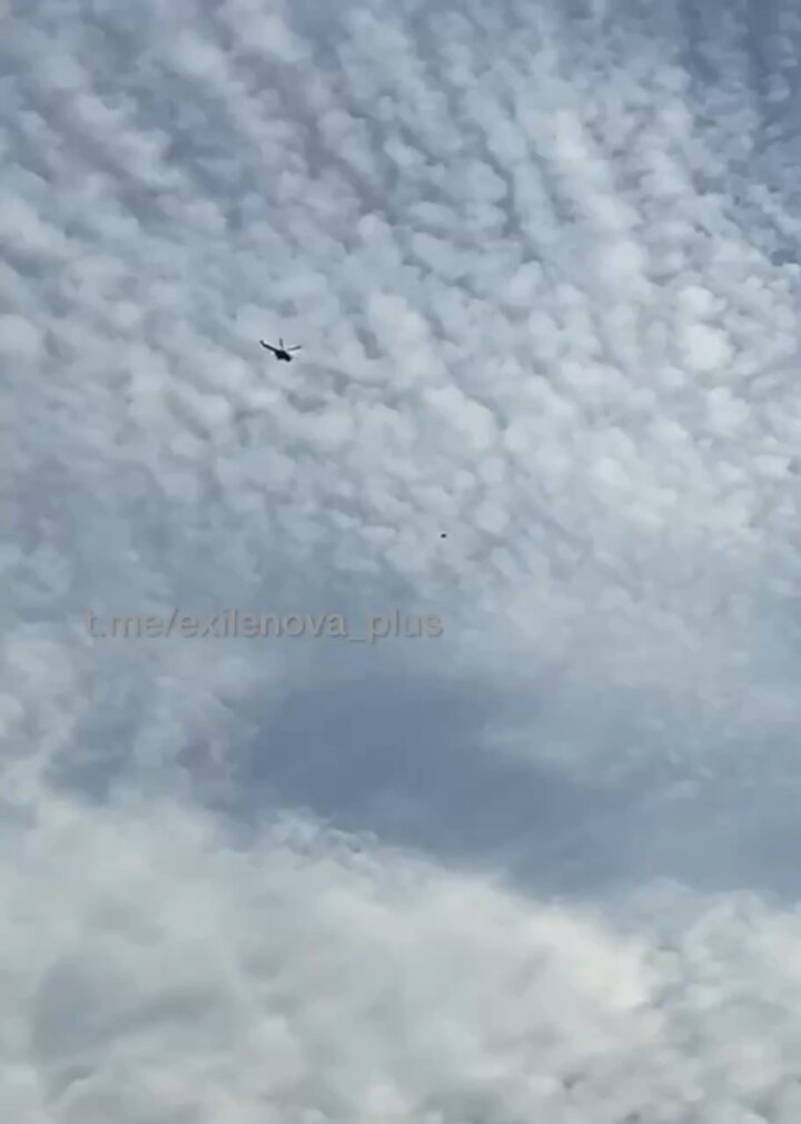 Another Ukrainian helicopter, Mi-8, intercept Shahed kamikaze drone during todays Russian missile and drone attack on Ukraine.
