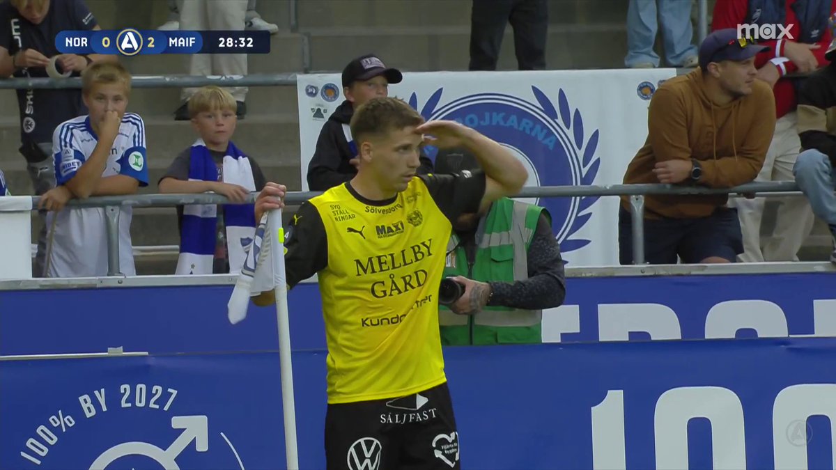 Mjällbys nyförvärv Timo Stavitski står för en klasslobb i sin debut för föreningen! 2-0 MAIF mot Peking 🇫🇮 📲 Se matchen på Max