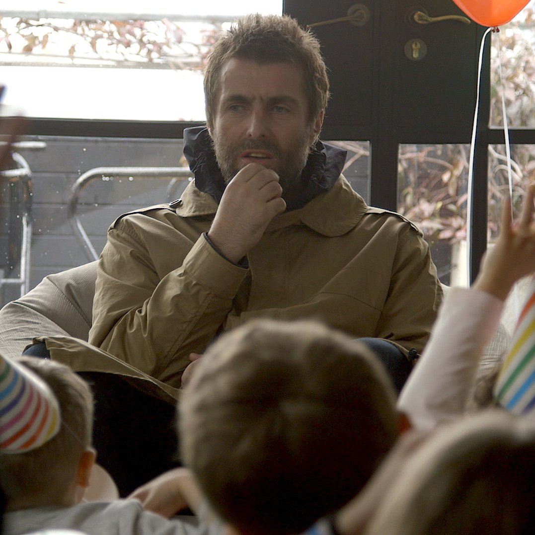 If you liked the 7 second clip everyone is posting of Liam Gallagher visiting kids in a classroom you’ll love the full video 🤣….the kids are alright!
