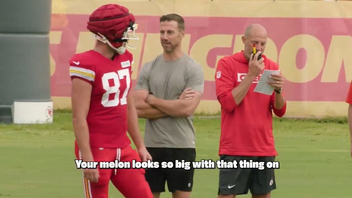 Nothing beats Travis Kelce being mic'd up 😂 (via Kansas City Chiefs)