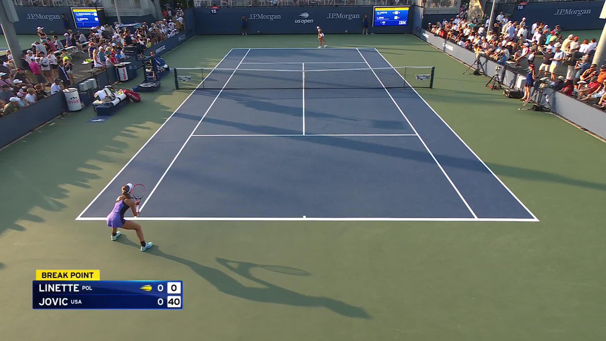 Dream debut for Iva Jovic 🙌 The 16-year-old American defeats Linette in two ✌️