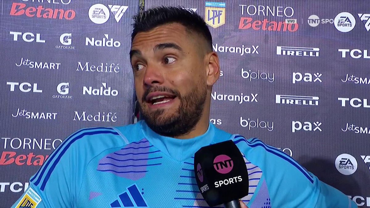 “Es falta clara. Es rarísimo que el árbitro no vea eso”. 🗣️ Chiquito Romero