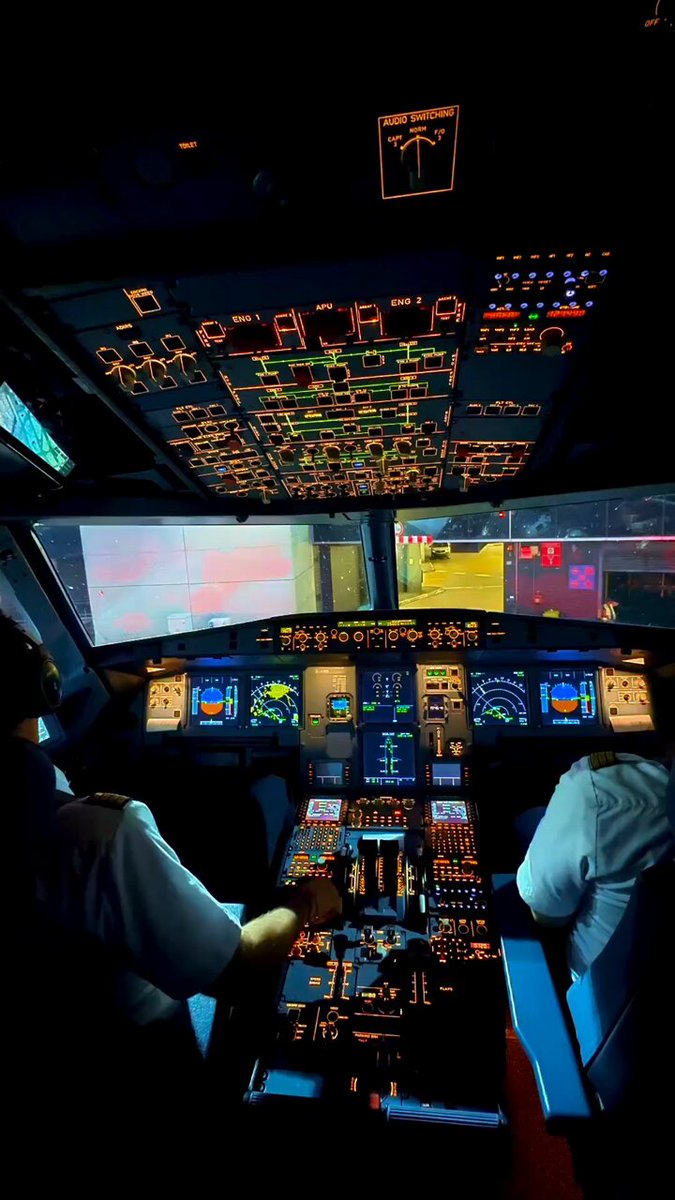 Time-lapse of an Airbus A320 departing during sunset! 📹: _capt_a320_