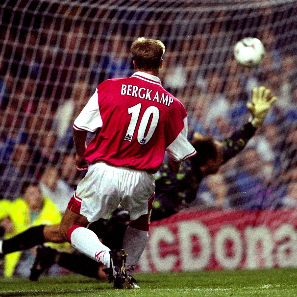 ⏪ On this day in 1997... Dennis Bergkamp scored one of the Premier League's most iconic goals to complete his hat-trick 🤩