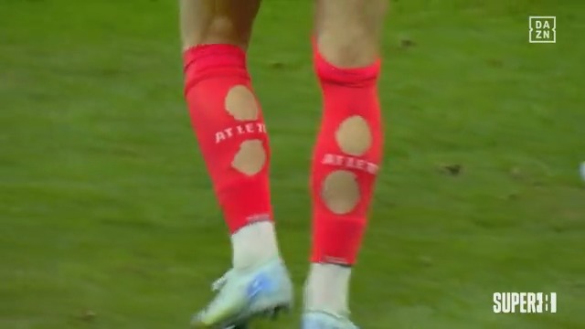 El detallazo de Conor Gallagher 🙌 Cortó sus medias, pero dejó intacta la palabra "ATLETI" #Super8