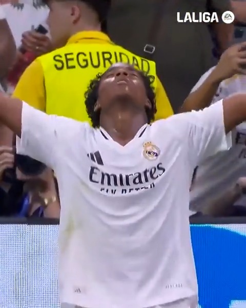 Un estreno DE PELÍCULA. 🎬🌟 🤍 ¡Endrick solo tardó 9⃣ minutos en marcar su primer tanto con el Real Madrid C.F. en #LALIGAEASPORTS! #RealMadridRealValladolid | #LALIGAHighlights