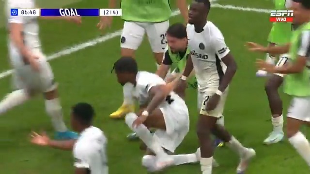 Efendi Muslera'nın gol atan rakibine tekme attığı o pozisyon! Dünyaya rezil ettiniz bizi!