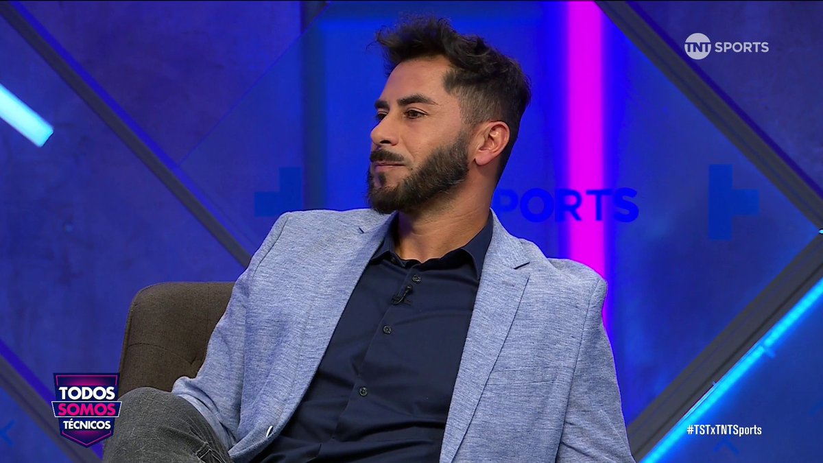 🗣🧤🇨🇱 El Samurái Azul defiende el legado del Capitán Johnny Herrera, en #TSTxTNTSports, afirmó que Claudio Bravo es el mejor arquero en la historia de Chile y que las comparaciones con otros guardametas históricos, como el Cóndor Rojas, están fuera de lugar. "El Cóndor no le llegó ni a los talones a Claudio, con todo el respeto que se merece", dijo el panelista. ¿Qué te parece?