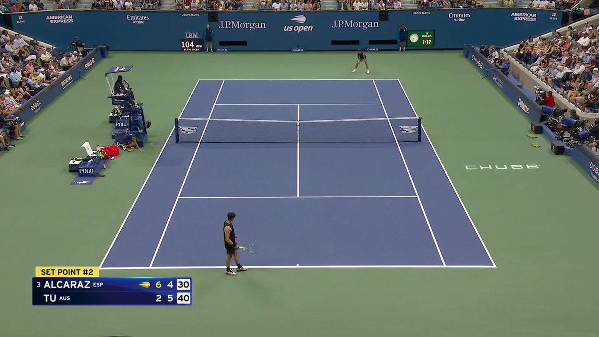 The Vamos is here! Carlos Alcaraz battling in the second set vs Li Tu.