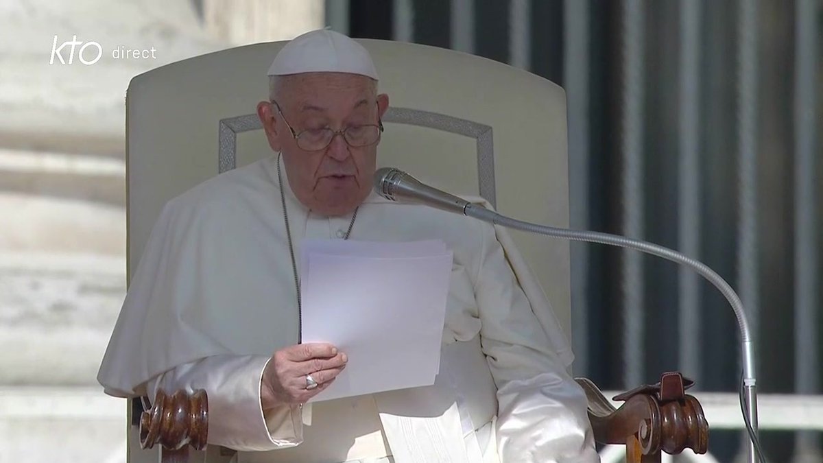 🔴Dans sa catéchèse du jour, le Pape dénonce « ceux qui travaillent systématiquement par tous les moyens à repousser les #migrants » : « Cela est un péché grave. » 👉L'#AudienceGénérale en direct sur KTO et