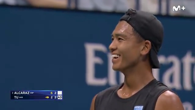😆😆😆 - Le saca por abajo a Alcaraz - Le sale fatal - Se parte de risa Eres un artista, Tu. #LaPistaDelTenis #USOpen