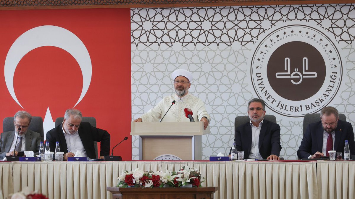 Gazze’de yaşananları görüyoruz. Burnumuzun dibinde, gözümüzün önünde bir soykırım yaşanıyor. Boykota çağırmaya devam edeceğiz. Zalimlerin işgalcilerin yaptıkları katliamı, soykırımı haykırmaya devam edeceğiz.