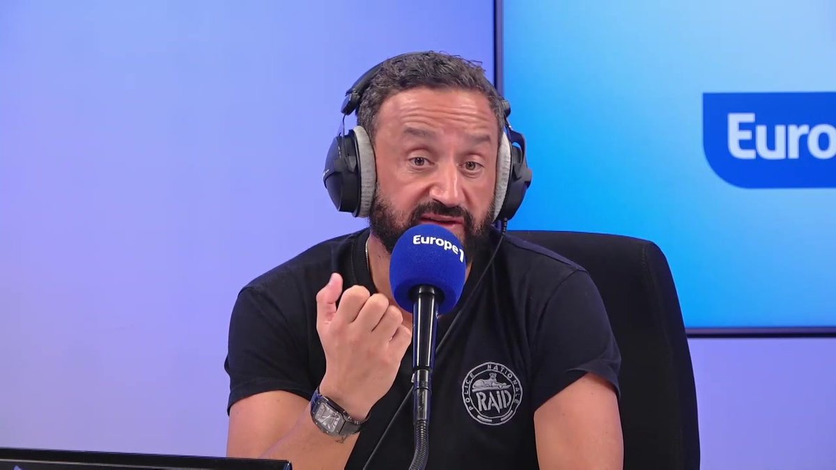 « Aujourd’hui, pourquoi Europe 1, CNews ou C8 sont montrés du doigt ? Parce qu’on montre aussi autre chose, on montre une autre vérité et ça dérange, parce que c’est peut-être notre vérité qui est la vérité », déclare Cyril Hanouna, dans #OMSLT sur #Europe1
