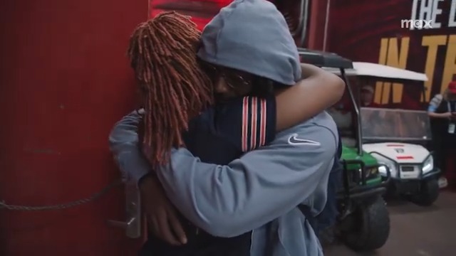 HEARTBREAKING: #Bears rookie RB Ian Wheeler received the devastating news of his season-ending ACL tear with his mom by his side. His lifelong dream shattered 💔