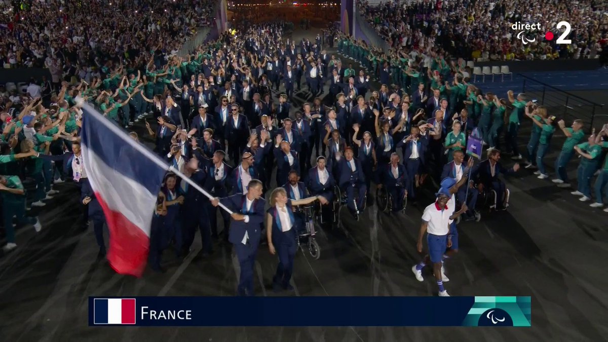 Mesdames et messieurs, L’ÉQUIPE DE FRANCE 🇫🇷
