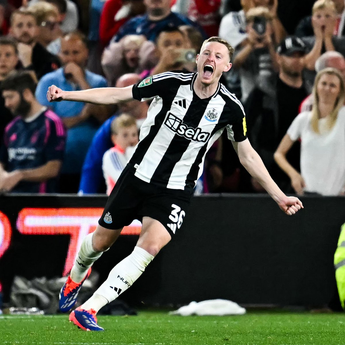 Holding his nerve to send us into the third round! 🙌 Sean Longstaff