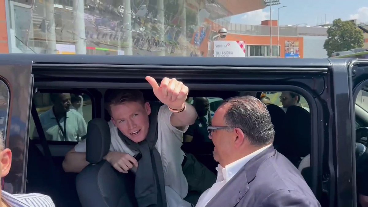 Scott McTominay has been welcomed to Italy by fans at Naples airport ahead of his £25.2m move from Manchester United to Napoli 🛬 📸: Sky Italy