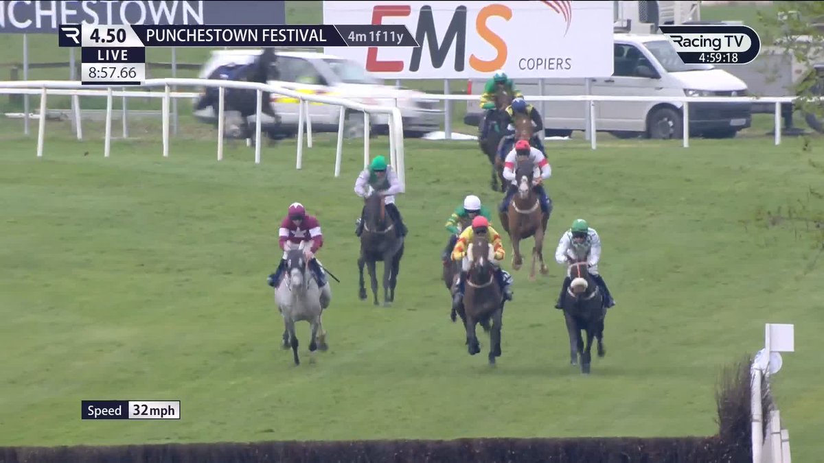 👎 Sad to hear that Punchestown banks legend SINGING BANJO is no longer with us. 🪕 A throwback to this year's 4m1f Cross Country Chase as he rolled back the years to claim another Festival win.