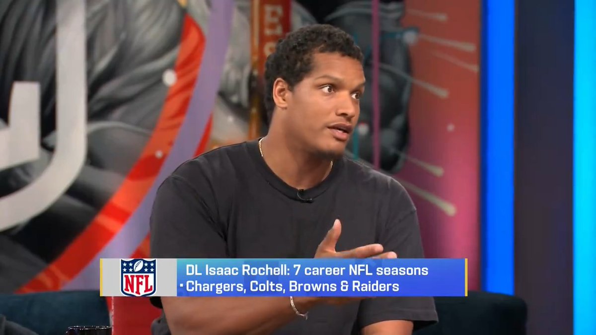 .@Isaacrochell91 explains why his former teammate @crosbymaxx dominates on Sundays 🙌