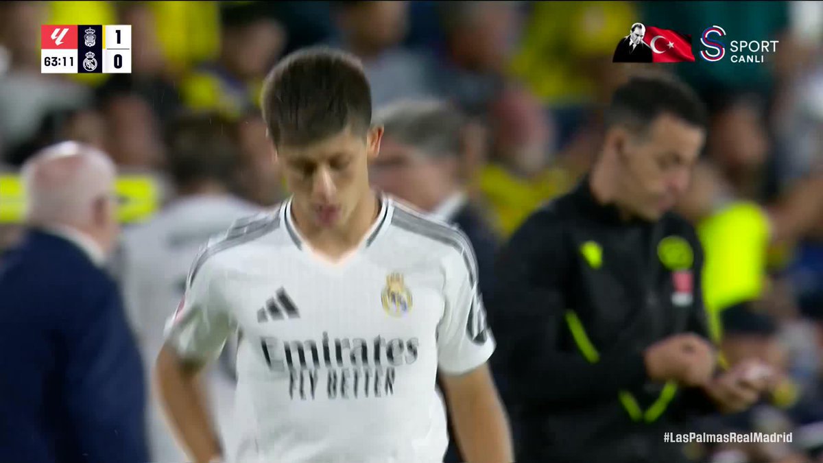 Real Madrid 1-0 mağlup. Dakika 65’de 10 numara yılların Modric’i oyundan çıkıyor yerine kurtarıcı Arda Güler giriyor. Neresinden bakarsan bak gurur be kardeşim. 🇹🇷