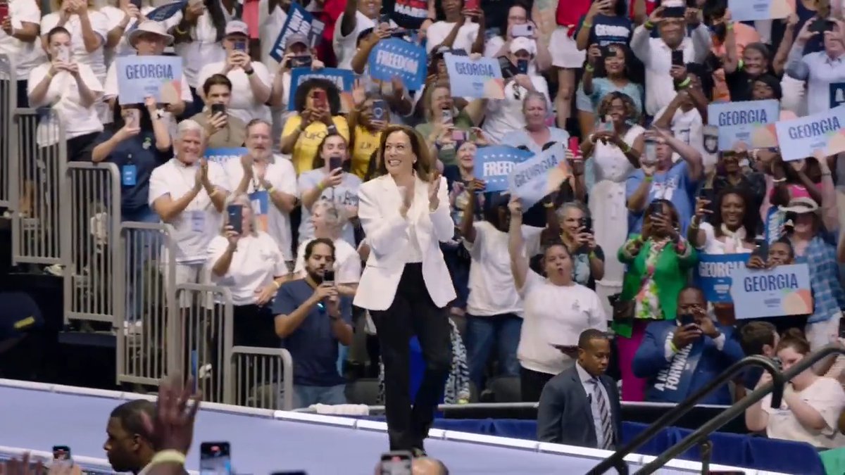 .Kamala Harris walks out in Savannah, Georgia 🔥🔥🔥