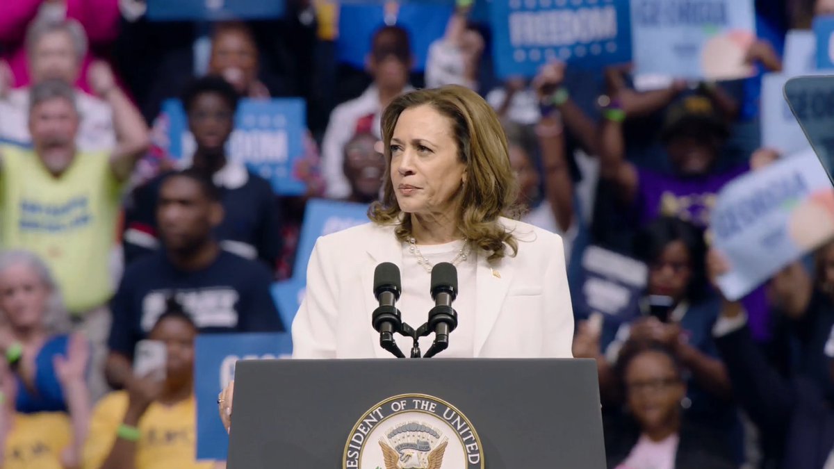 Vice President Harris: Unlike Donald Trump, I will always put middle class and working class families first. I come from the middle class, I know what I’m talking about Crowd: KAMALA! KAMALA! KAMALA!