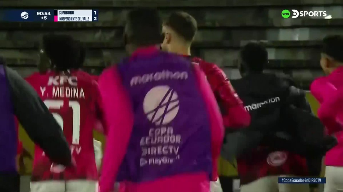 El autogol de Duque (Cuniburo) debe ser fácil uno de los peores autogoles que he visto últimamente en el fútbol ecuatoriano.