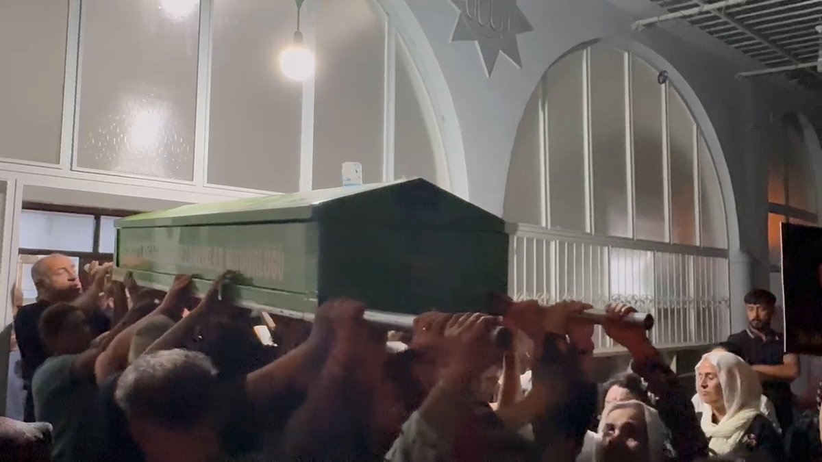 Türkiye'nin hava saldırısında katledilen gazeteci Gülistan Tara'nın cenazesi Êlîh'e ulaştı.