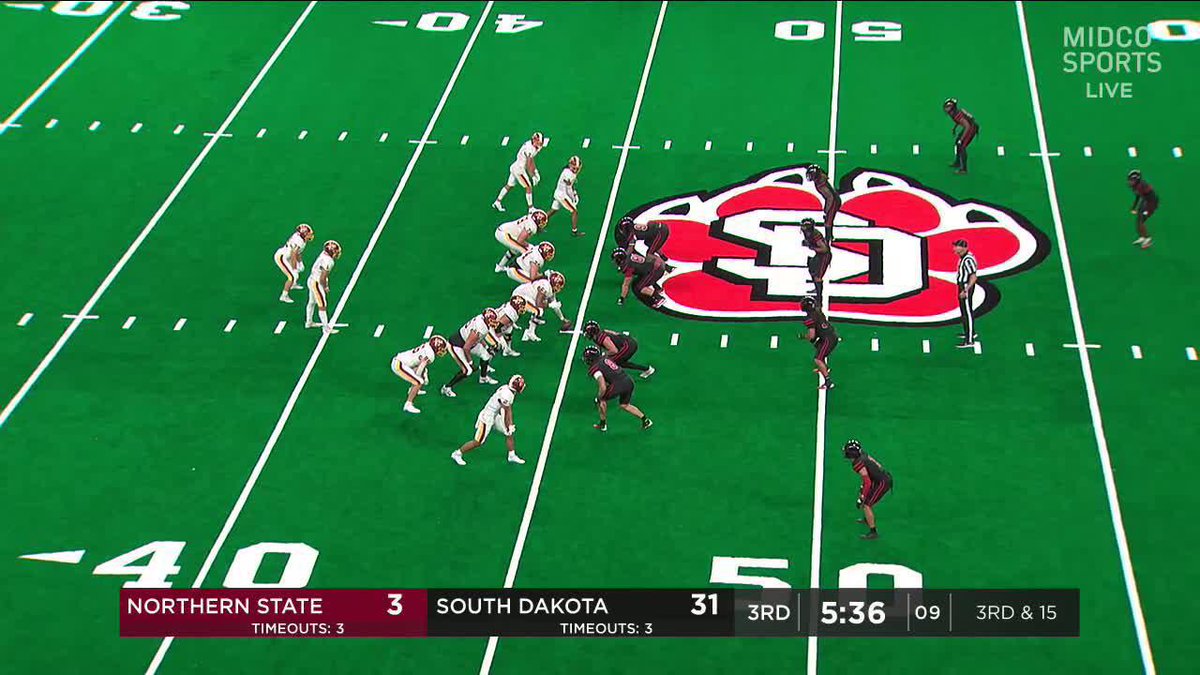 𝐈𝐍𝐓𝐄𝐑𝐂𝐄𝐏𝐓𝐈𝐎𝐍 It's the captain, Dennis Shorter 😎 #GoYotes x #WeAreSouthDakota